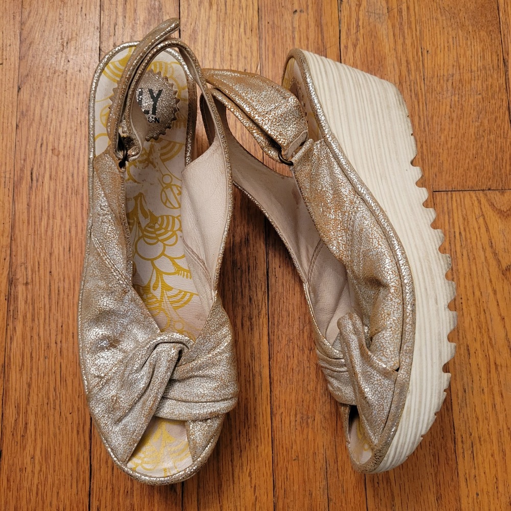 Fly London 39 Wedge Sandals Gold Metallic Leather Comfort Summer YAKIN‎ 8.5 9